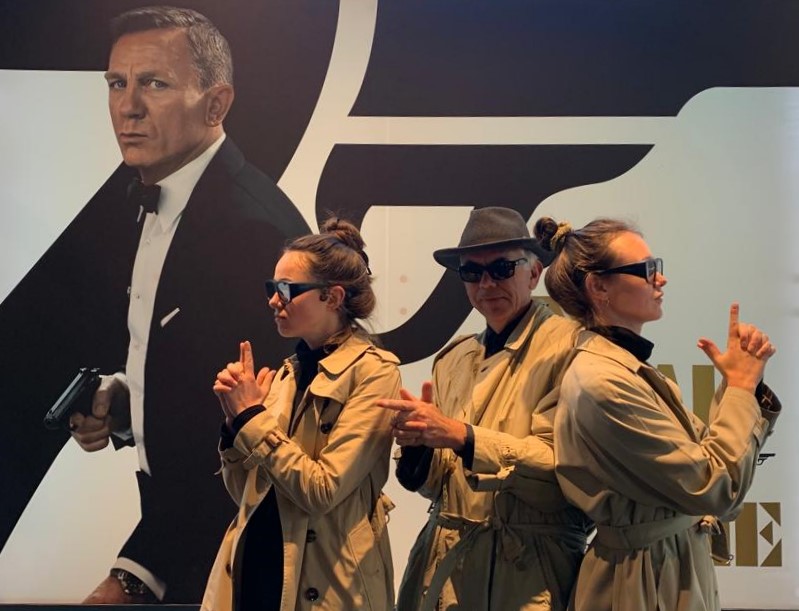 JC 007 plus Bond angels